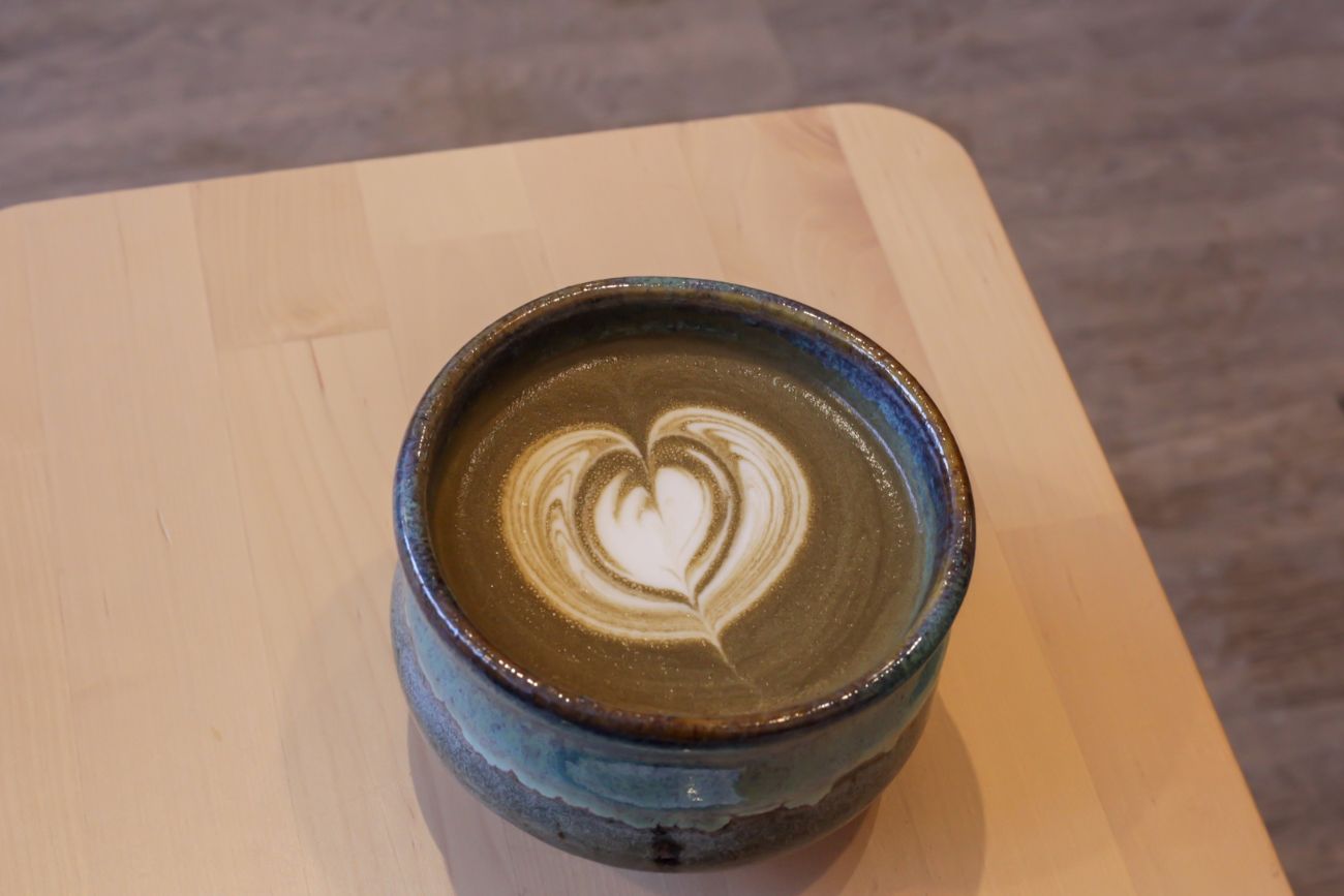 Les bienfaits du thé Hojicha : 5 qualités réconfortantes qui en font la boisson idéale pour la relaxation