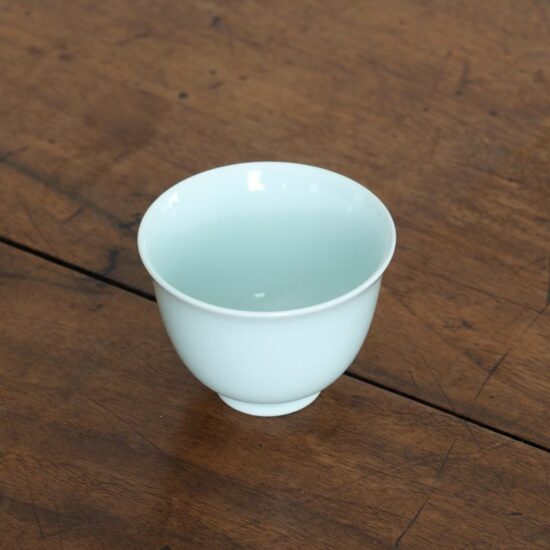 Tasse en porcelaine Hasami-yaki de Toubo AO “Seihakuji“