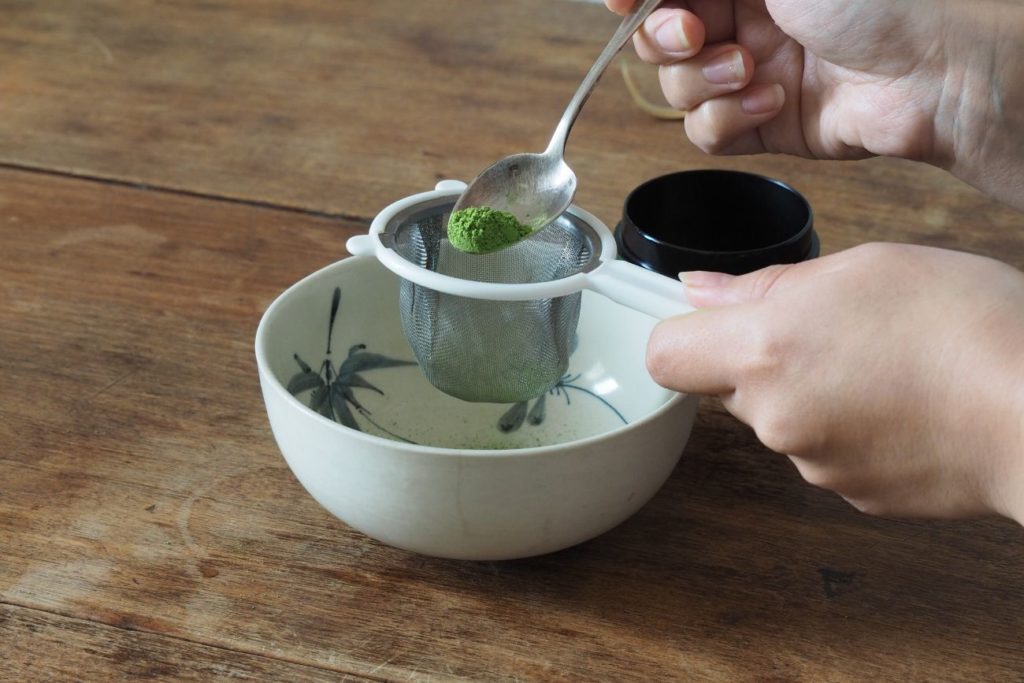 Préparation du thé Matcha