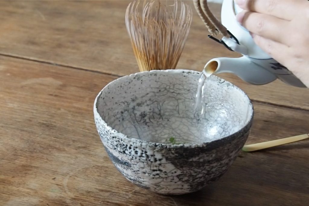 préparation du thé matcha
