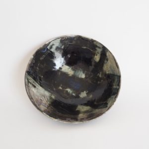 Assiette Raku ware de Mami Kanno "Sumi"