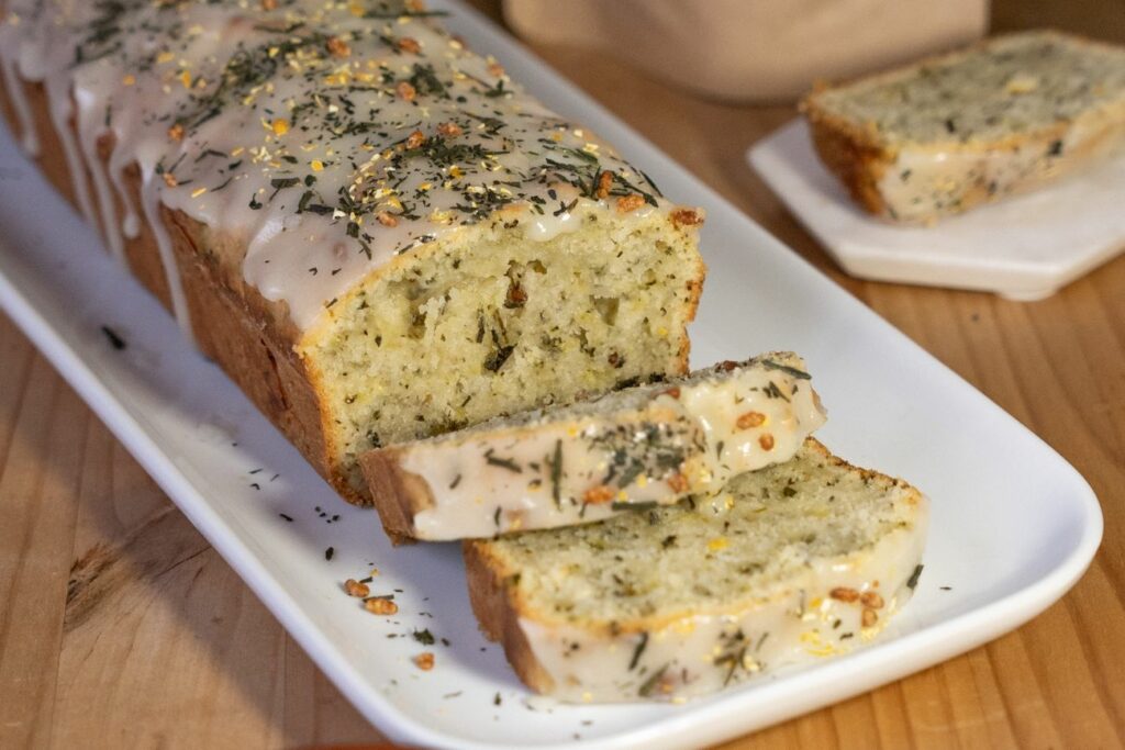 Cake au thé genmaicha et citron